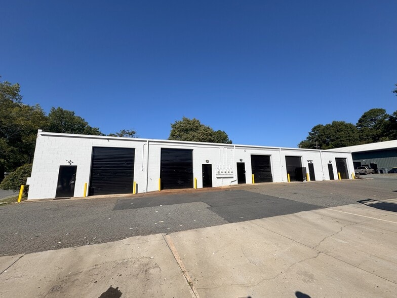 More Photos Of 6016 Mcdaniel Ln, Charlotte Unknown For Lease