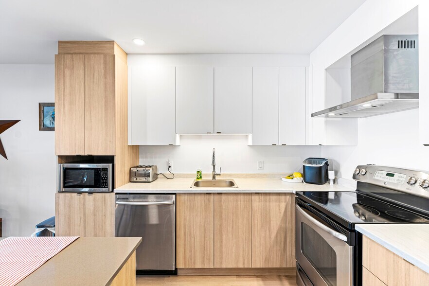 More Photos Of 365 Rue Adams E, Richmond Apartments For Sale