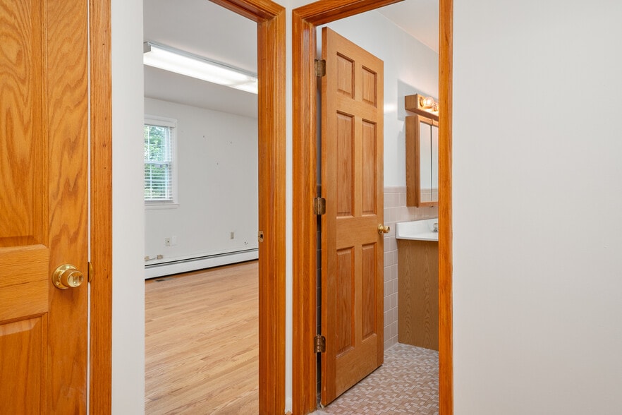 More Photos Of 2893 Jessup Rd, Jessup Office For Sale