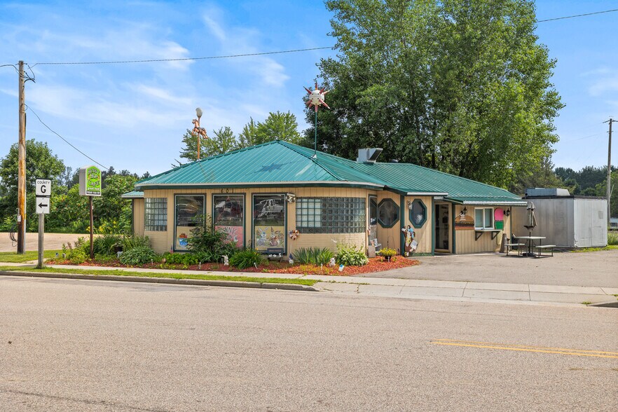 More Photos Of 601 Main St, Junction City Restaurant For Sale