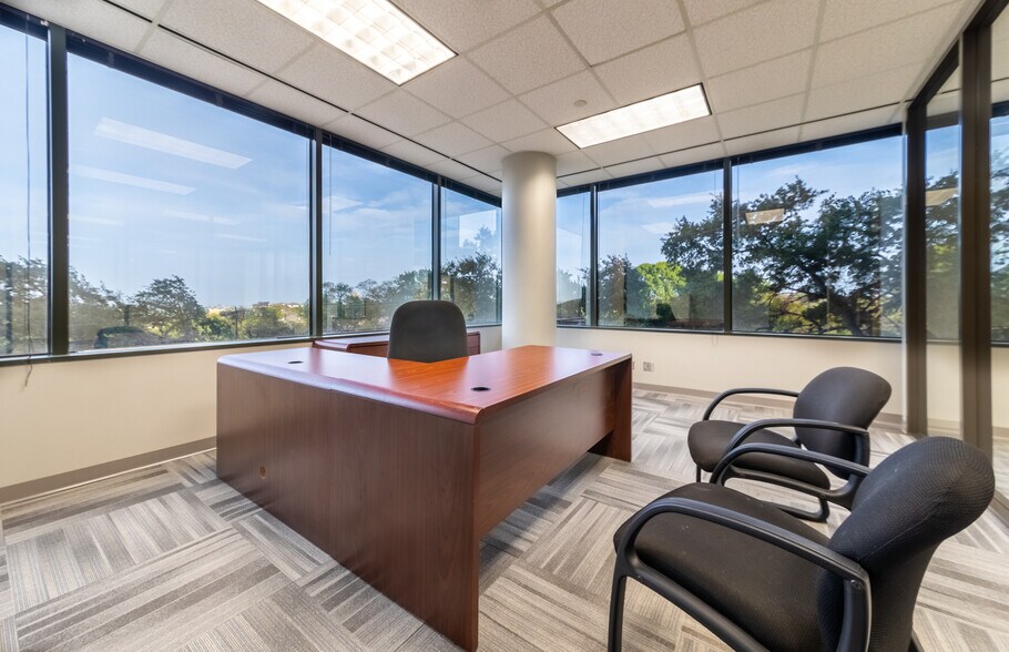 More Photos Of 8122 Datapoint Dr, San Antonio Office For Lease
