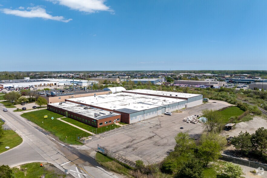 More Photos Of 50750 E Russell Schmidt Blvd, Chesterfield Warehouse For Lease