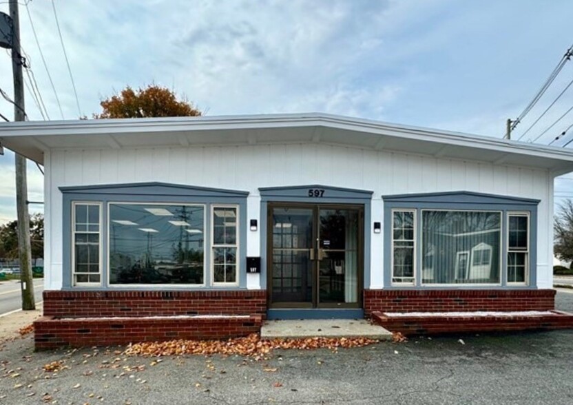 Primary Photo Of 597 Dartmouth St, Dartmouth Office For Lease