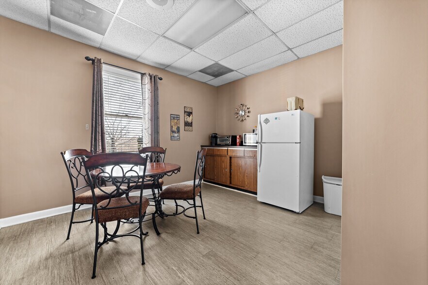 More Photos Of 824 S Dekalb St, Shelby Medical For Sale