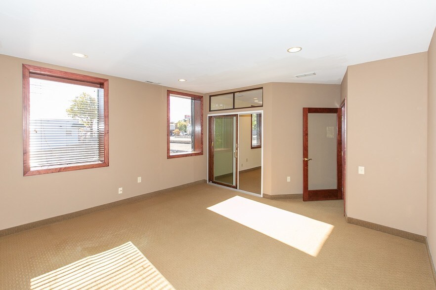More Photos Of 2040 N Ferry St, Anoka Office For Sale