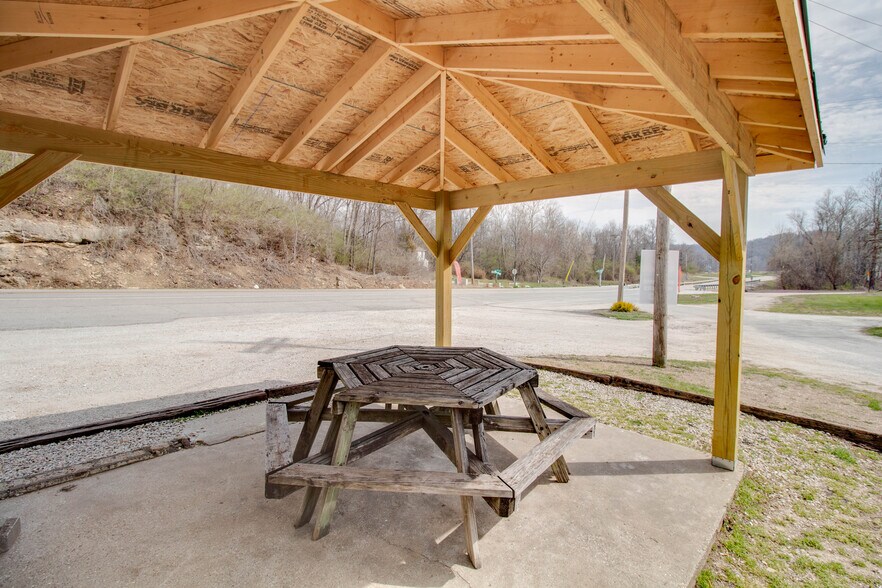 More Photos Of 20861 IL-100, Fieldon Specialty For Sale