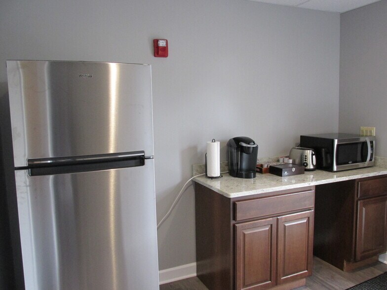 More Photos Of 245-285 Stonegate Rd, Algonquin Medical For Sale