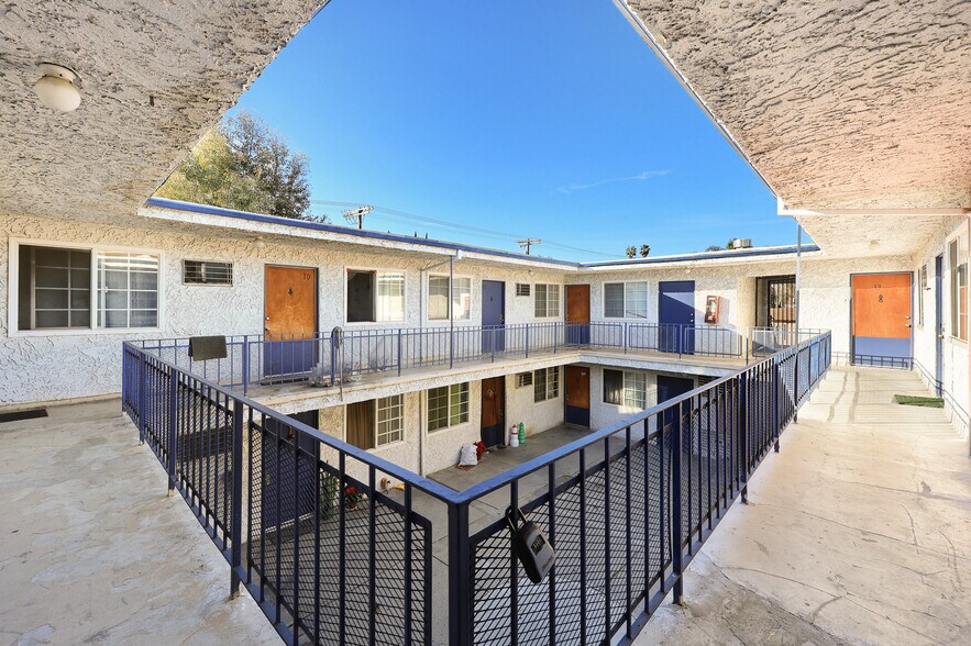 More Photos Of 15865 Vanowen St, Van Nuys Apartments For Sale