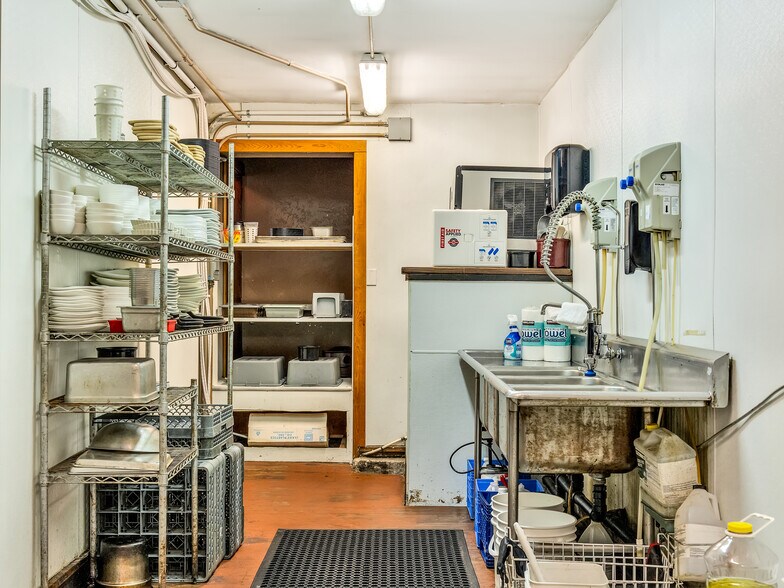 More Photos Of 780 US-101, Chinook Restaurant For Sale
