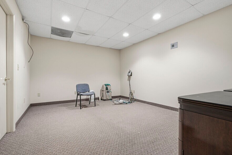 More Photos Of 103 5th St SE, Barberton Medical For Sale
