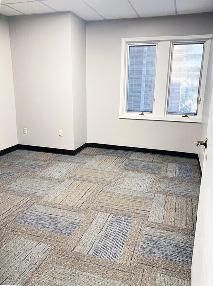 More Photos Of 845 Sir Thomas Ct, Harrisburg Medical For Lease