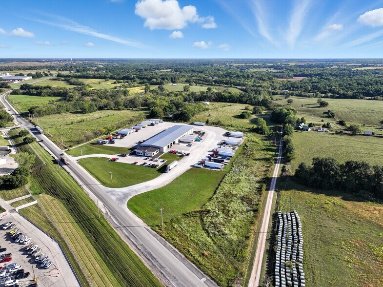 Primary Photo Of 19518 Whitfield Rd, Sedalia Light Manufacturing For Sale