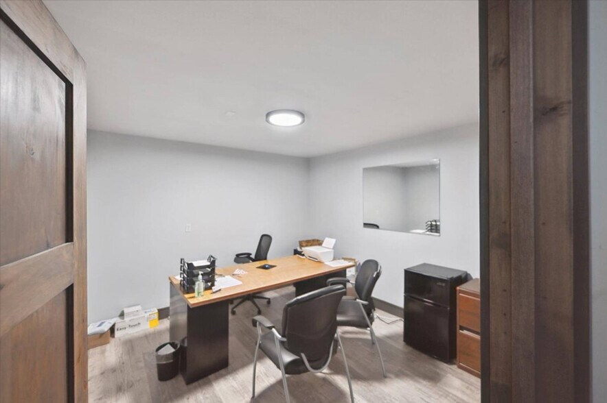 More Photos Of 430 N 1st St, Montrose General Retail For Sale