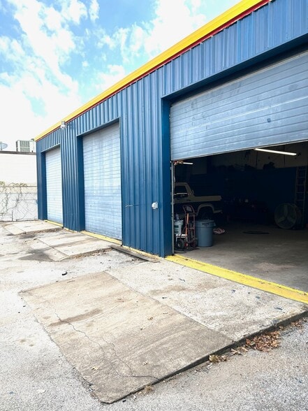 More Photos Of 12405 Hillcroft St, Houston Auto Dealership For Sale