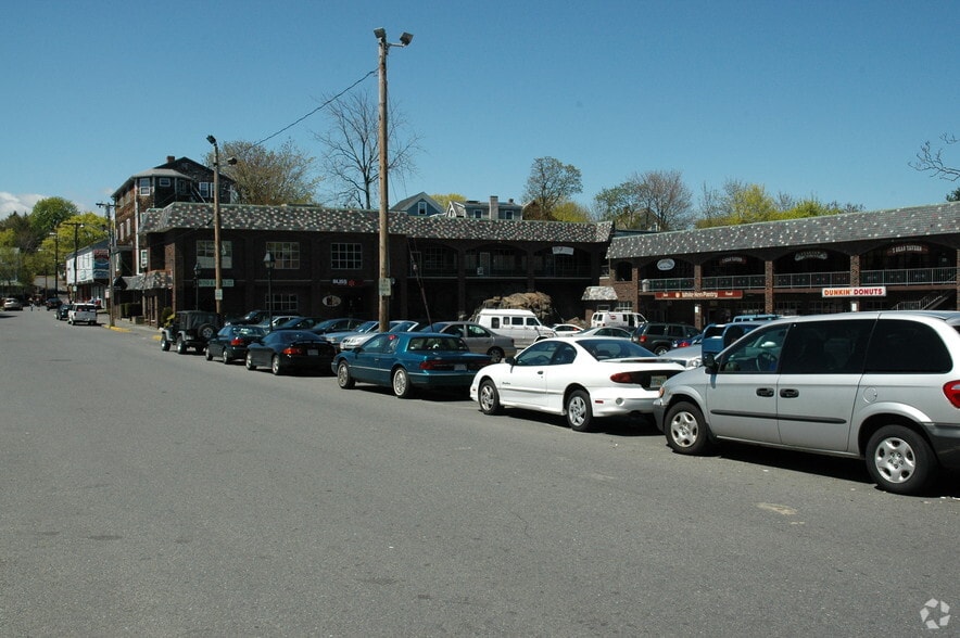 More Photos Of 165 Pleasant St, Marblehead Freestanding For Lease