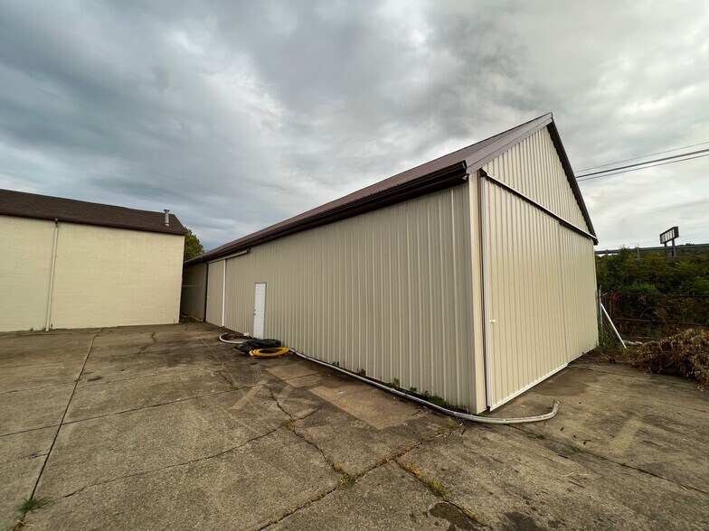More Photos Of 1321 DuPont Rd, Parkersburg Unknown For Lease