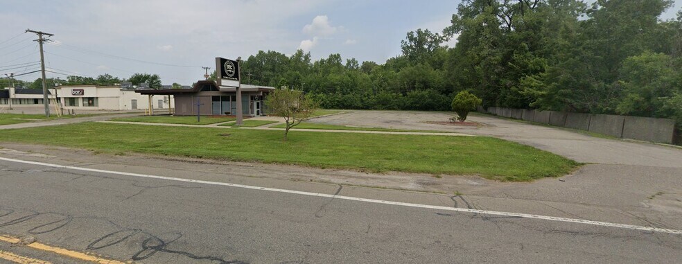 More Photos Of 31062 Ecorse Rd, Romulus Bank For Lease