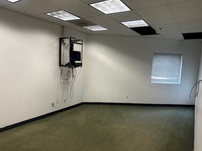 More Photos Of 7505 E Harvard Ave, Denver Flex For Sale