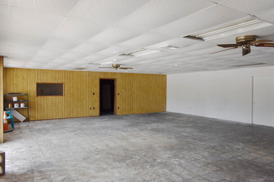 More Photos Of 2801 N Alexander Dr, Baytown Service Station For Lease