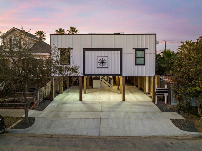 More Photos Of 808 Sealy ave, Galveston Apartments For Sale