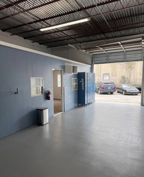 More Photos Of 2020 S Combee Rd, Lakeland Warehouse For Lease