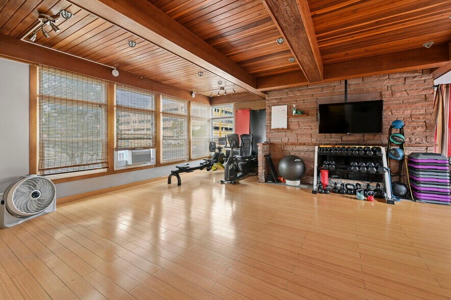 More Photos Of 2402 N Nevada Ave, Colorado Springs Freestanding For Sale