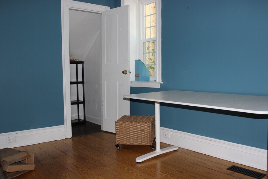 More Photos Of 88 Bradley Rd, Woodbridge Office For Sale