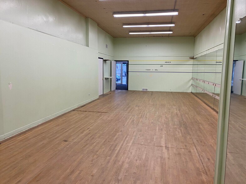 More Photos Of 2958 Delaware Ave, Kenmore Storefront For Lease