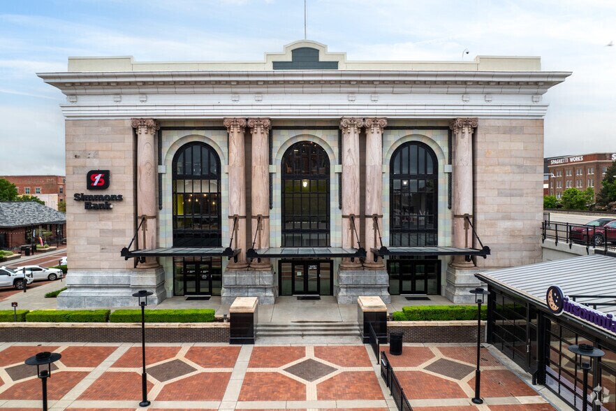 More Photos Of 701 E Douglas Ave, Wichita Office For Lease