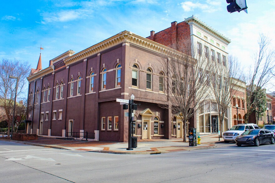 Primary Photo Of 203 E Side Sq, Huntsville Office For Lease