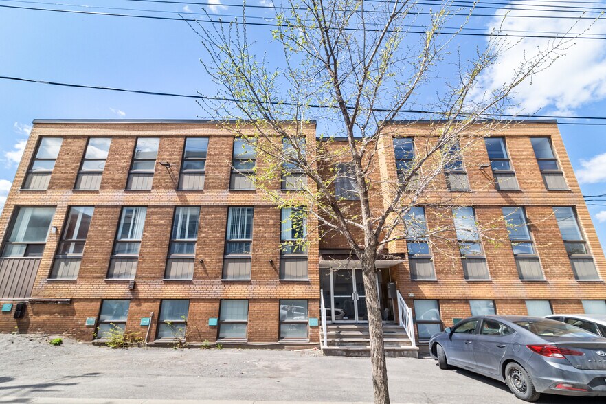 More Photos Of 8270 Av Mountain Sights, Montréal Office For Sale