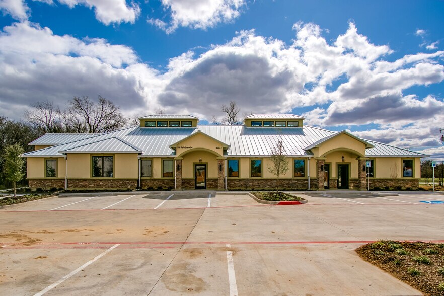 More Photos Of 360 Rufe Snow Dr, Keller Office For Lease