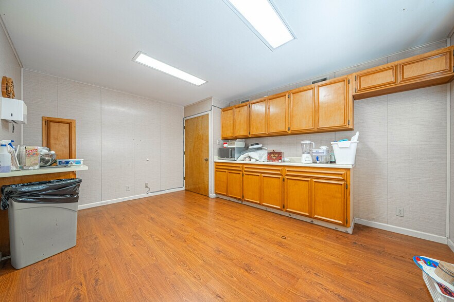 More Photos Of 3326-3328 E Southcross Blvd, San Antonio Medical For Sale