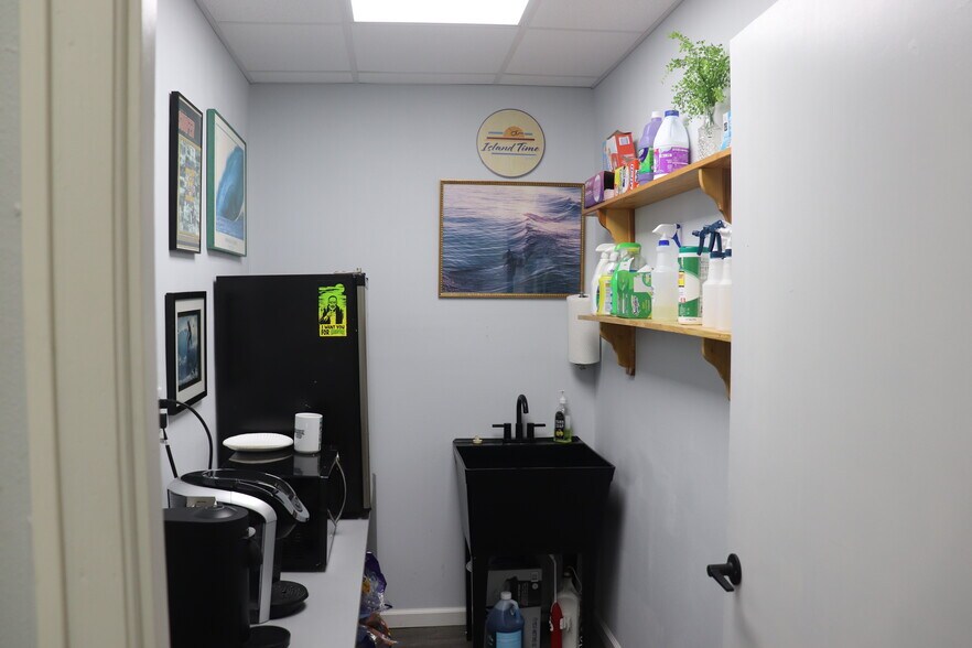 More Photos Of 1188 Gulf Breeze Pky, Gulf Breeze Flex For Sale