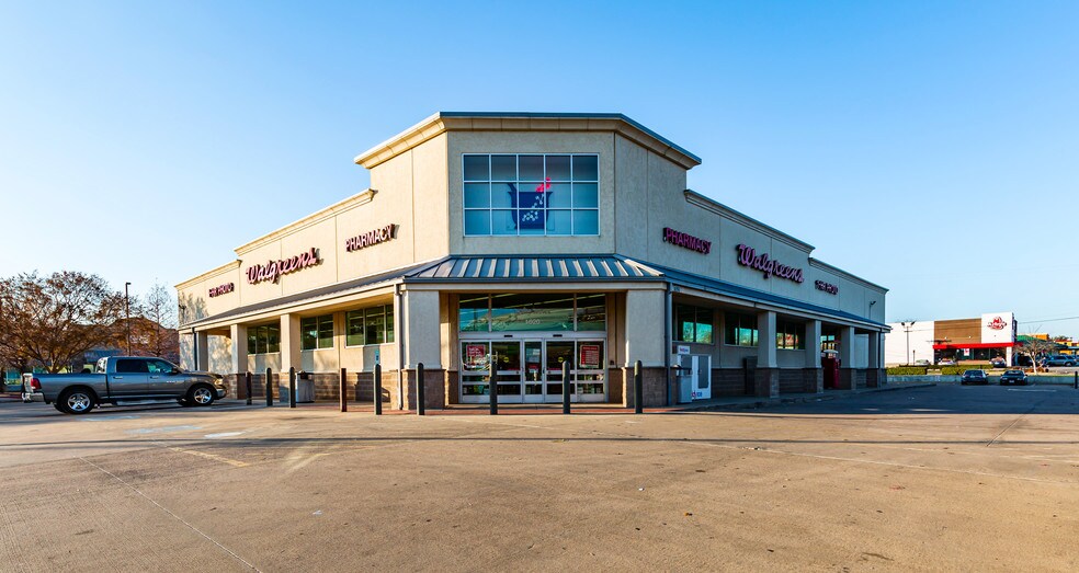 More Photos Of 1020 N Collins St, Arlington Drugstore For Sale