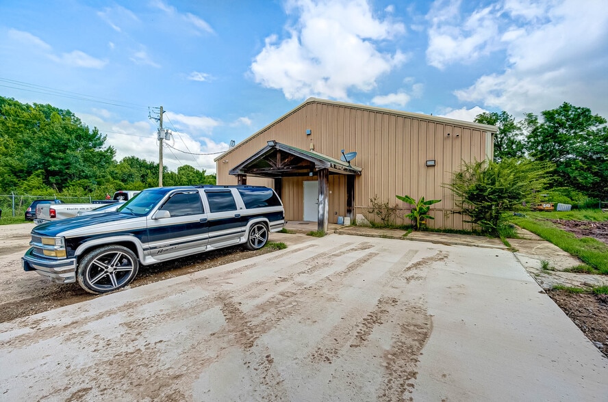 More Photos Of 5305 S Acres Dr, Houston Showroom For Sale