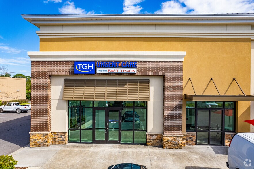 More Photos Of 40545 US Highway 19 N, Tarpon Springs Storefront For Lease