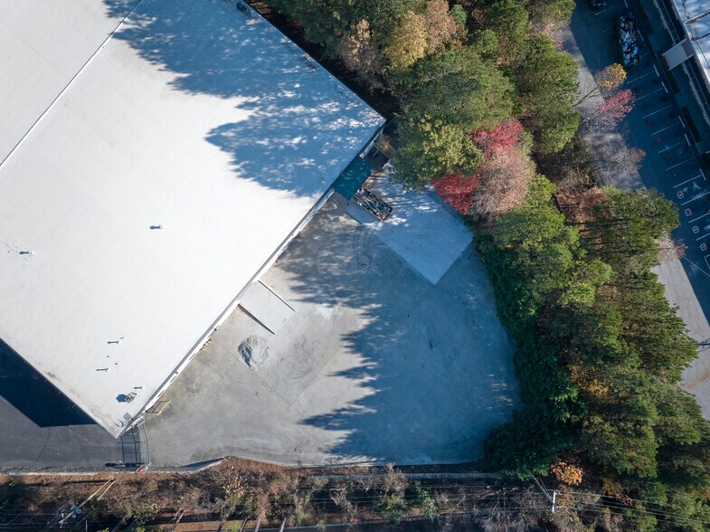 More Photos Of 3645 Oakcliff Rd, Doraville Warehouse For Sale