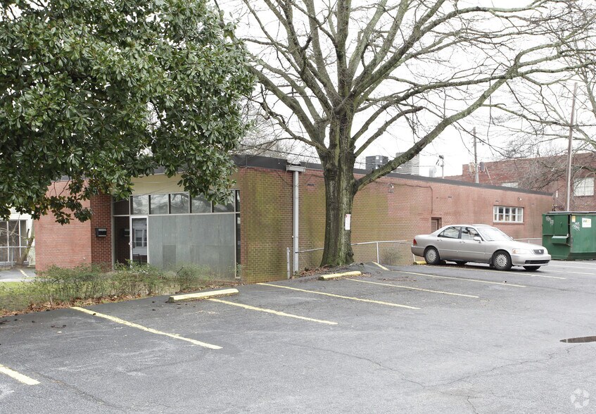 More Photos Of 2947 E Point St, East Point Office For Sale