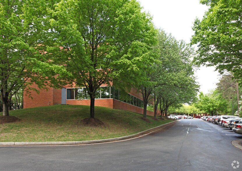 More Photos Of 2800-2840 Electric Rd, Roanoke Office For Lease