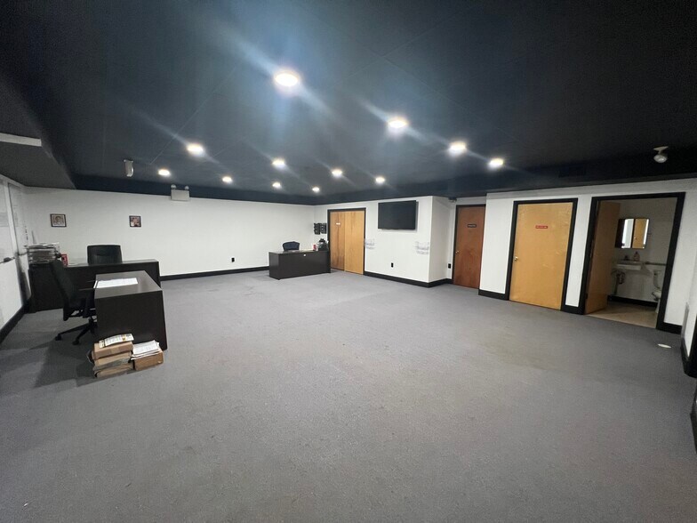 More Photos Of 103-111 N 2nd St, North Wales General Retail For Lease