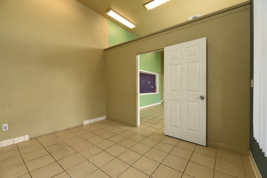 More Photos Of 850 W Main St, Merced Restaurant For Lease