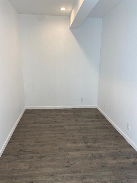 More Photos Of 828 Hempstead Tpke, Franklin Square Medical For Sale