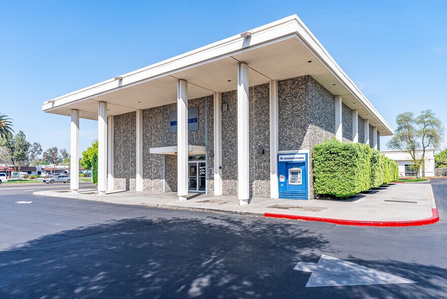 Primary Photo Of 890 W Lacey Blvd, Hanford Bank For Sale