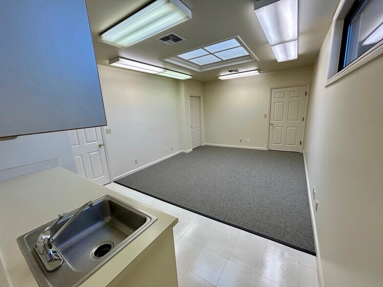 More Photos Of 1395 Marsten Rd, Burlingame Warehouse For Lease