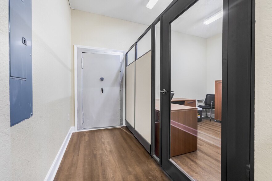 More Photos Of 3615 E Frontage Rd, Tampa Office Residential For Sale