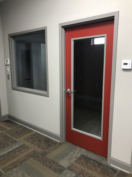 More Photos Of 947 E Main St, Lexington Office For Lease