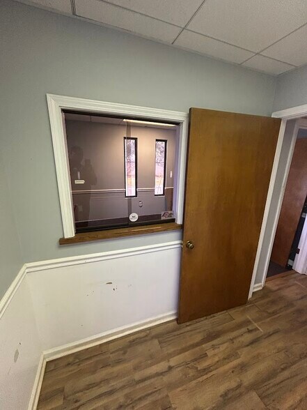 More Photos Of 24 Hampton Rd, Lyman Warehouse For Lease