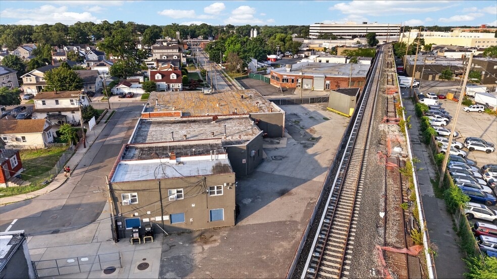 More Photos Of 145 E Mineola Ave, Valley Stream Warehouse For Lease