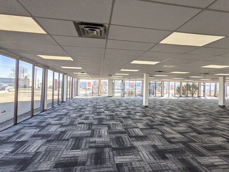 More Photos Of 11606-11642 149th St NW, Edmonton Showroom For Lease